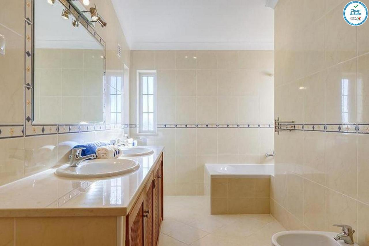 Villa Mikael - Free Wi-Fi - Aircon - Private Pool by bedzy Albufeira Esterno foto